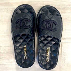 Hard to find Beautiful Chanel slides!